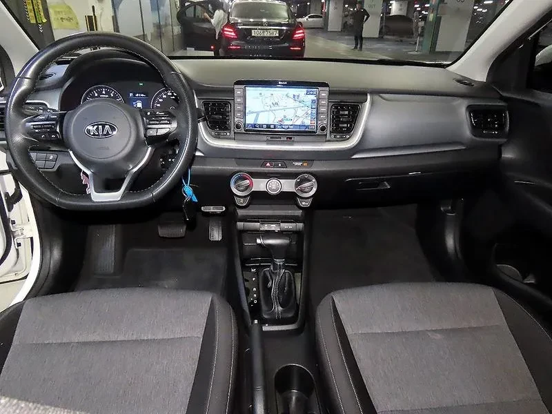 Kia Stonic 1.4 DELUXE, снимка 10 - Автомобили и джипове - 54999627