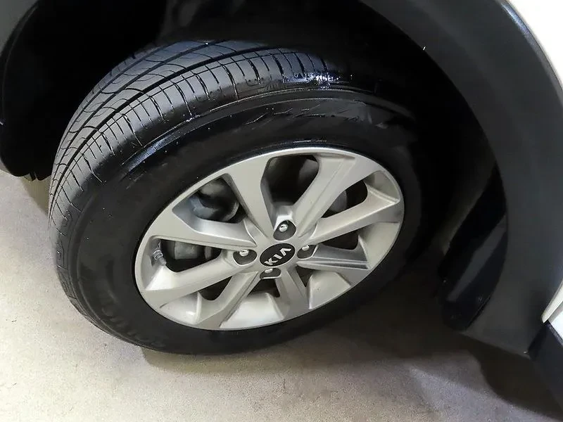Kia Stonic 1.4 DELUXE, снимка 5 - Автомобили и джипове - 54999627
