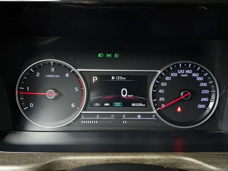 Kia Sorento 2.2 CRDI 4WD - САМО 30% АВАНС, снимка 8 - Автомобили и джипове - 56018157