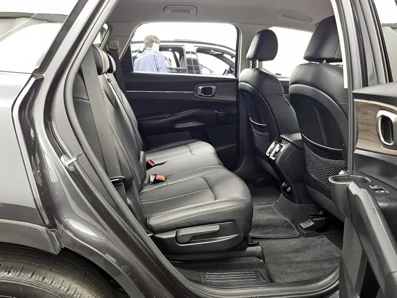 Kia Sorento 2.2 CRDI 4WD - САМО 30% АВАНС, снимка 12 - Автомобили и джипове - 56018157