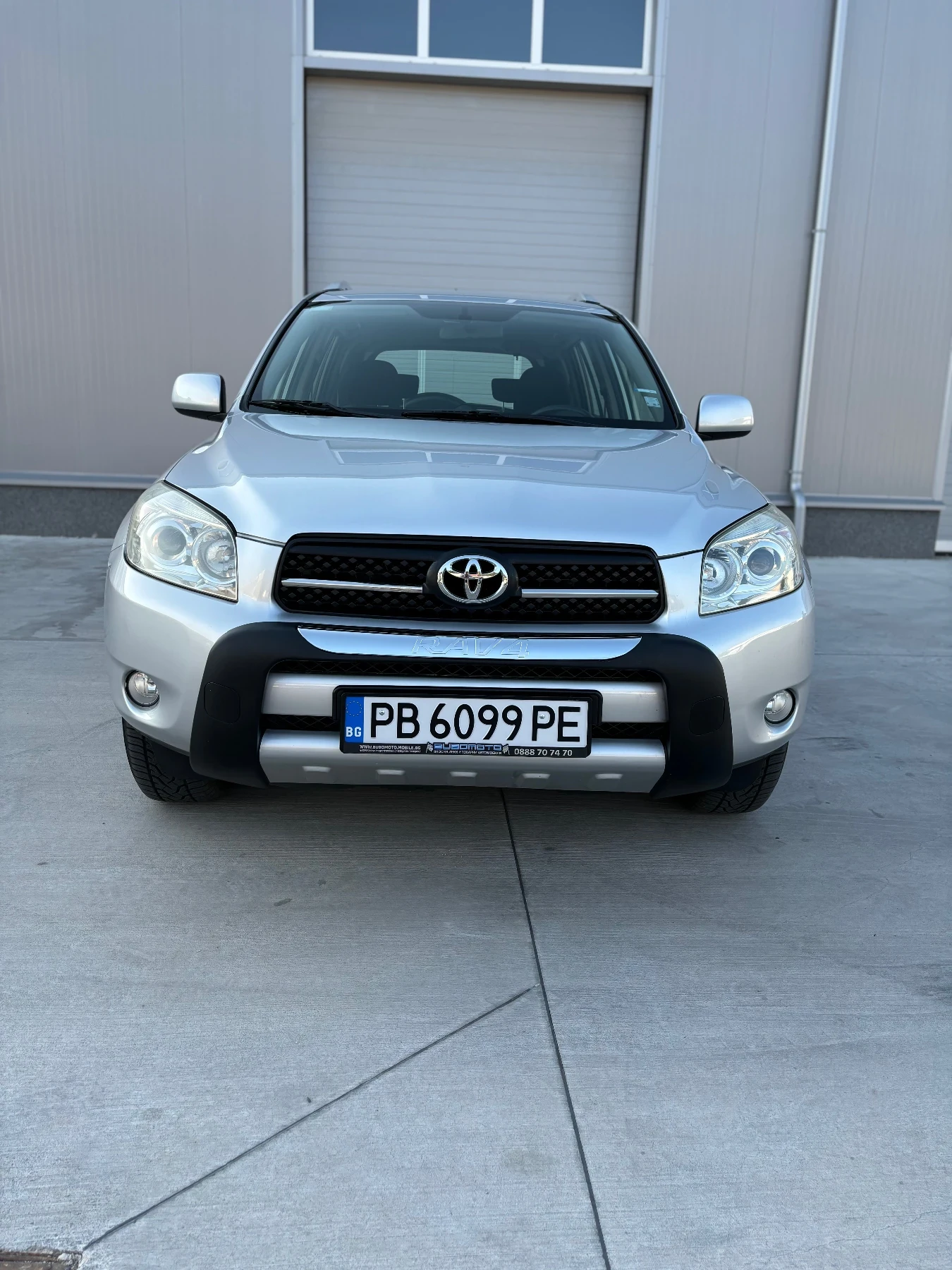 Toyota Rav4 4200 ЛВ ПЪРВОНАЧАЛНА ВНОСКА / ОБСЛУЖЕН ОТ А ДО Я  | Mobile.bg — изображение 1