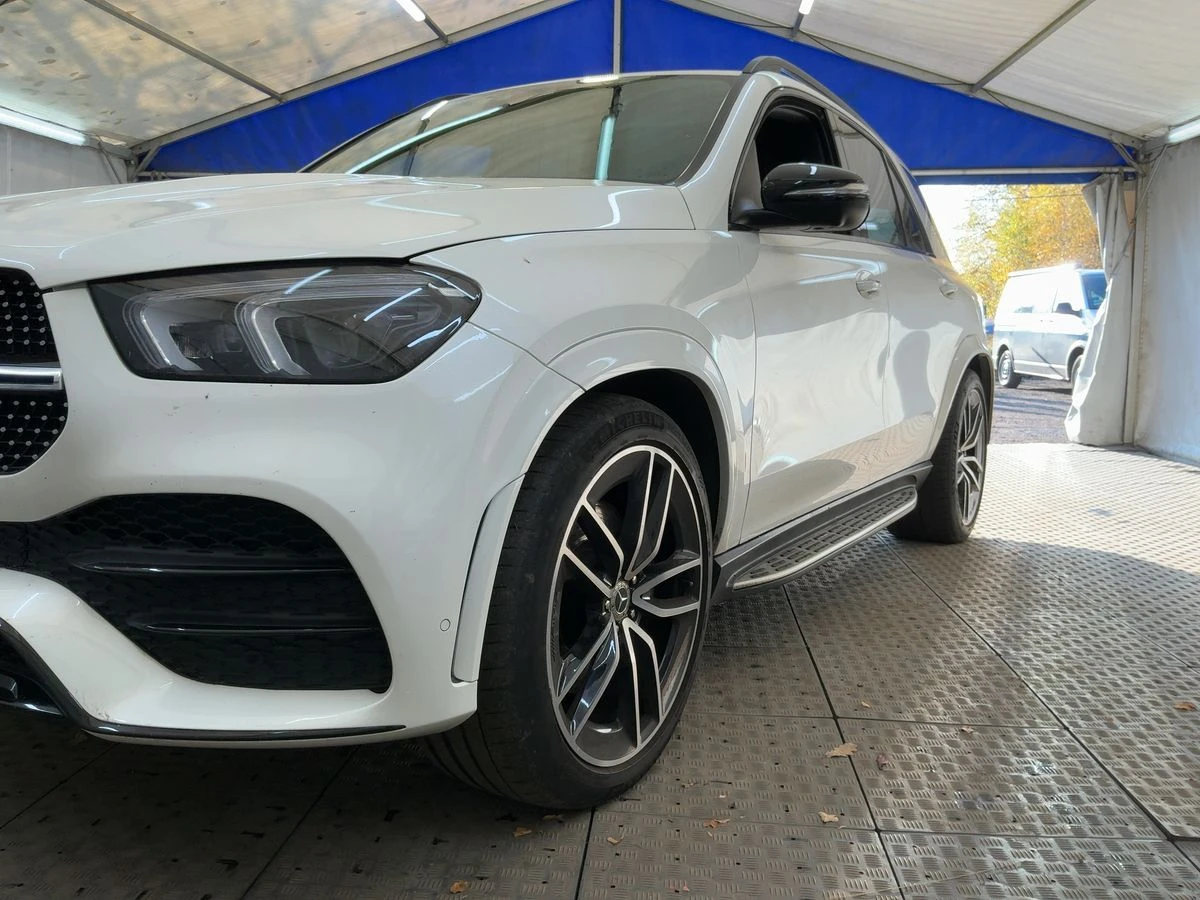 Mercedes-Benz GLE 400 * d 4Matic AMG Line* АВТОФИНАНСИРАНЕ*  - изображение 3