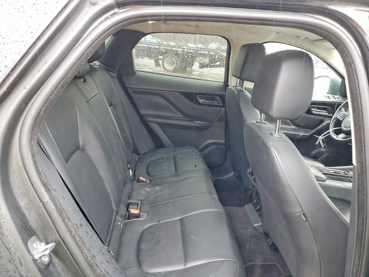 Jaguar F-PACE 2.0l Premium, снимка 11 - Автомобили и джипове - 54226379