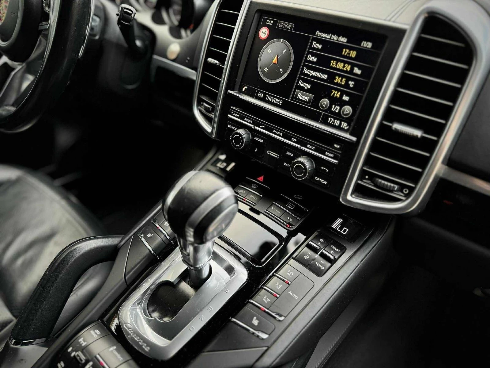 Porsche Cayenne 4.2 TDI, снимка 11 - Автомобили и джипове - 55350529
