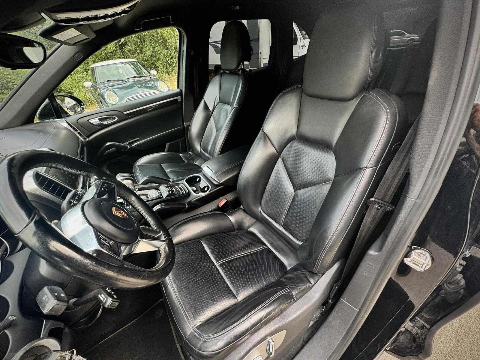 Porsche Cayenne 4.2 TDI, снимка 12 - Автомобили и джипове - 55350529