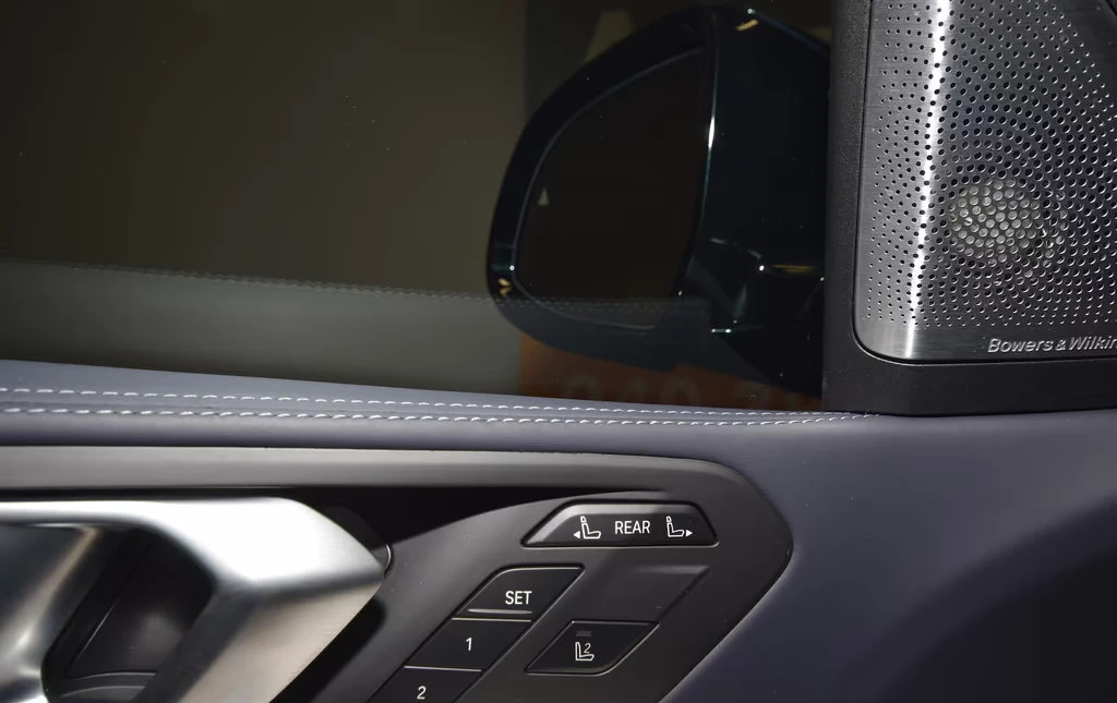 BMW X7 M50i/530HP/xDrive/M-SPORT/PANO/360/MASSAGE/532q, снимка 12 - Автомобили и джипове - 55406587
