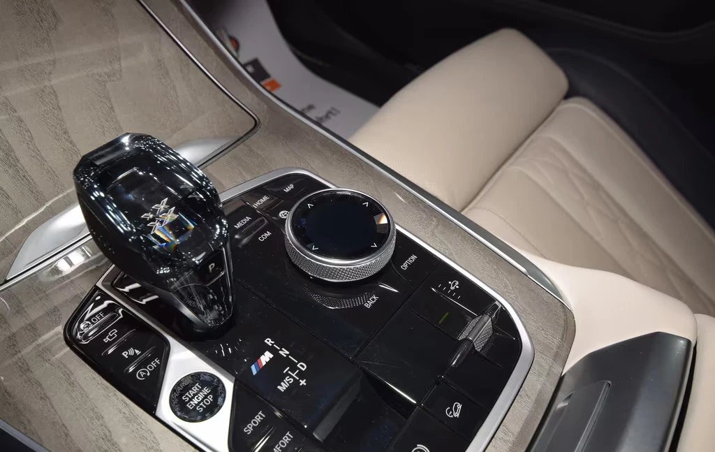 BMW X7 M50i/530HP/xDrive/M-SPORT/PANO/360/MASSAGE/532q, снимка 10 - Автомобили и джипове - 55406587