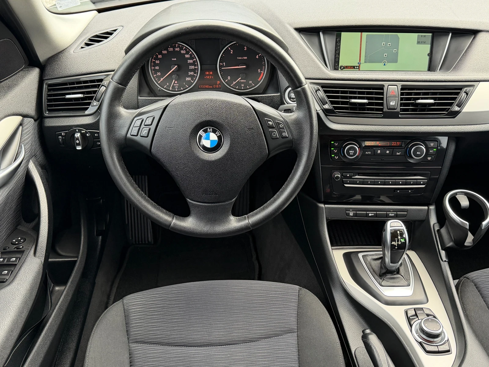 BMW X1 1.8D 143к.с * Автоматик* * Навигация* , снимка 11 - Автомобили и джипове - 56265568