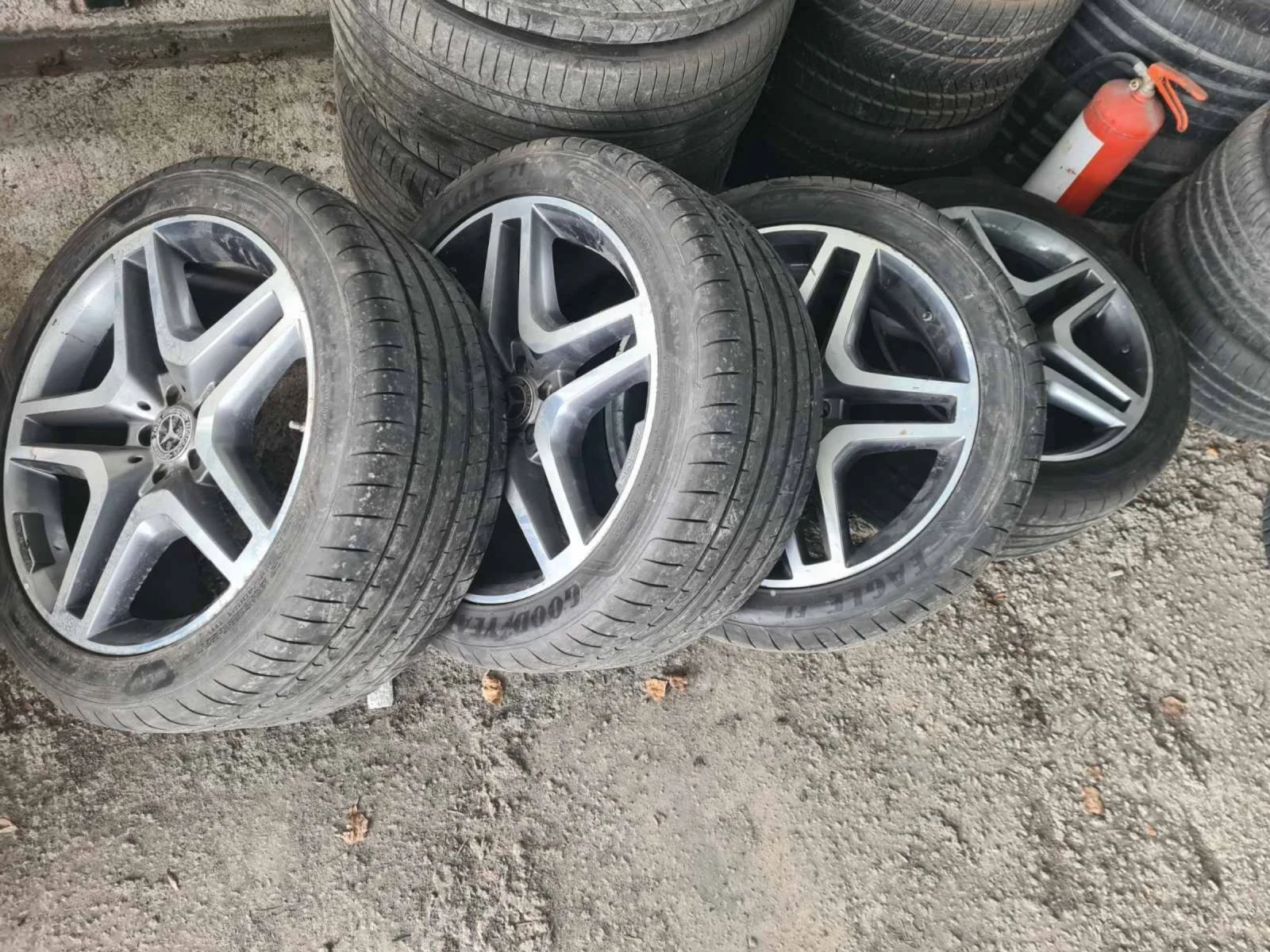 Гуми с джанти Goodyear 295/40R21, снимка 2 - Гуми и джанти - 54031313