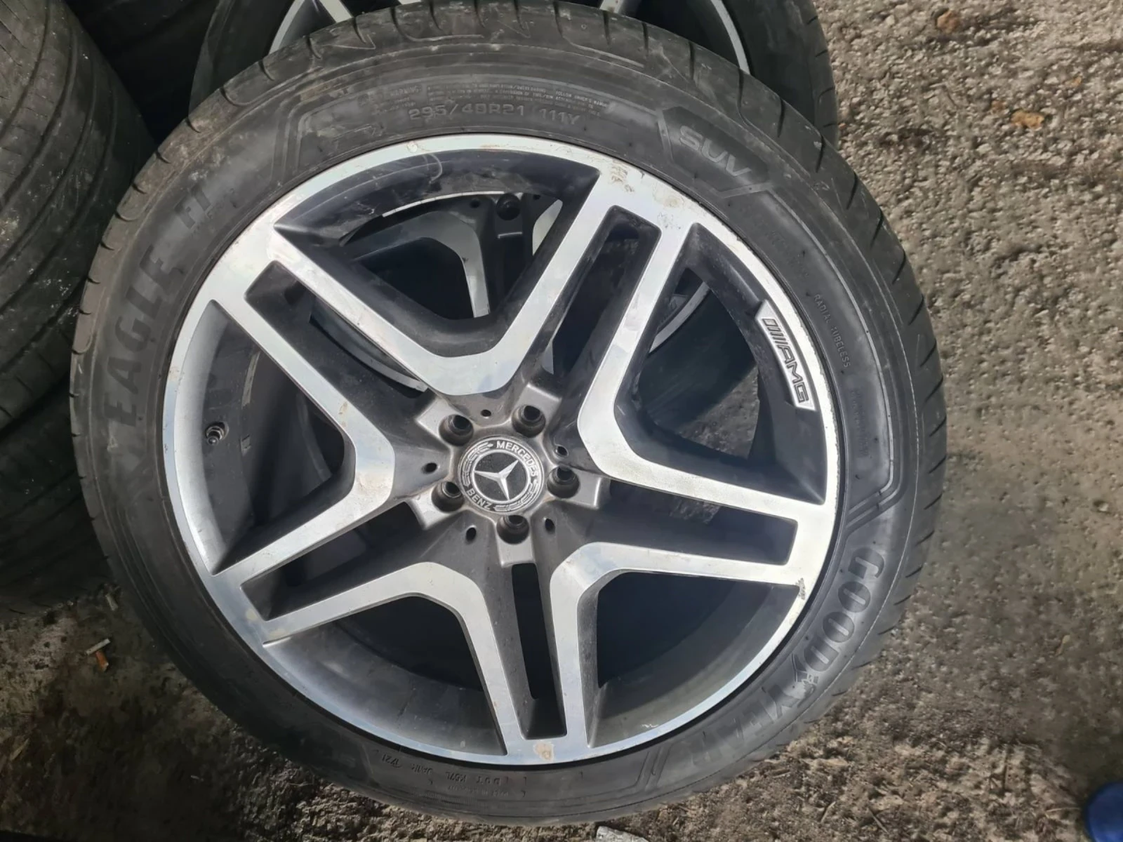 Гуми с джанти Goodyear 295/40R21, снимка 4 - Гуми и джанти - 54031313