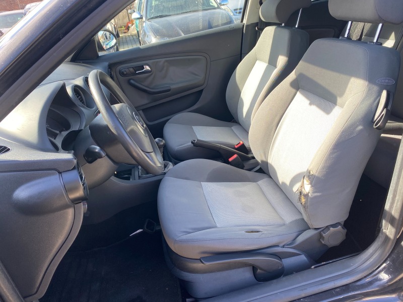 Seat Ibiza 1.2i 64к.с, снимка 9 - Автомобили и джипове - 45003630