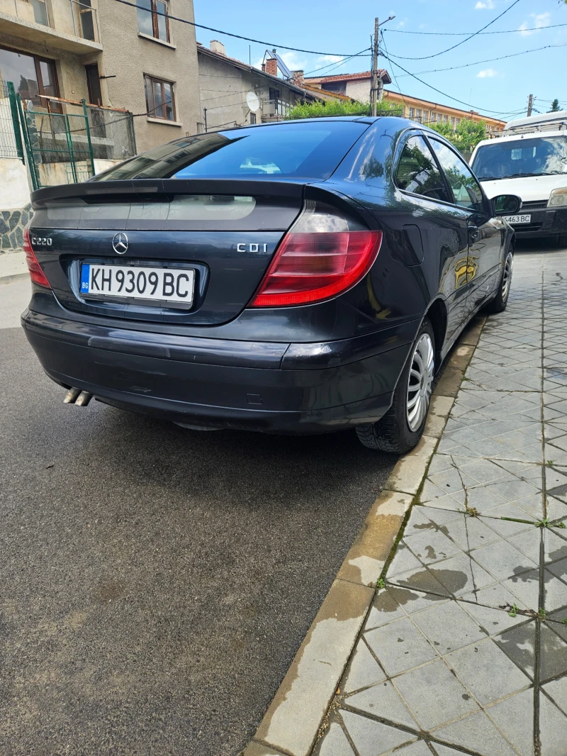 Mercedes-Benz C 220 Купе, снимка 4 - Автомобили и джипове - 47399231