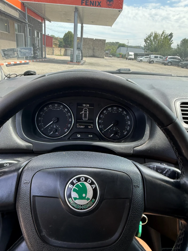 Skoda Fabia, снимка 8 - Автомобили и джипове - 51640035