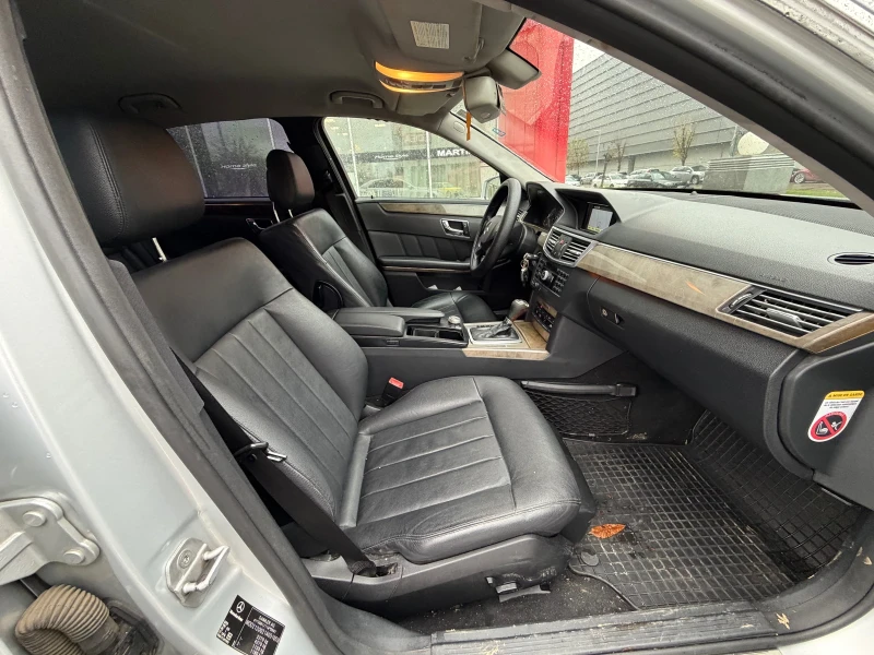 Mercedes-Benz E 220 2012год* 170кс* Кожа* Нави, снимка 7 - Автомобили и джипове - 52469587