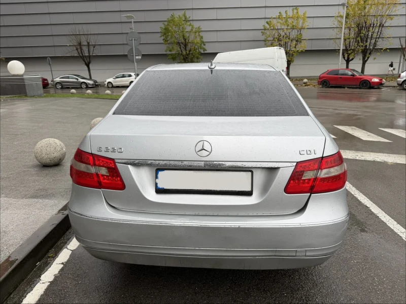 Mercedes-Benz E 220 2012год* 170кс* Кожа* Нави, снимка 4 - Автомобили и джипове - 52469587