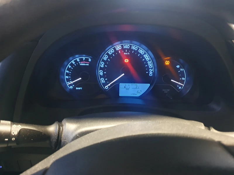 Toyota Auris, снимка 6 - Автомобили и джипове - 52704762