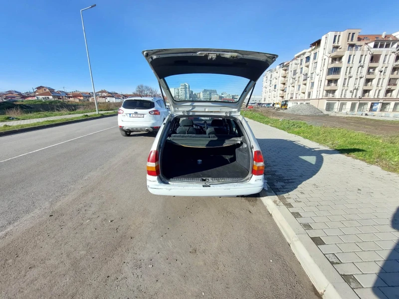 Ford Escort 1.6I, снимка 4 - Автомобили и джипове - 53089866