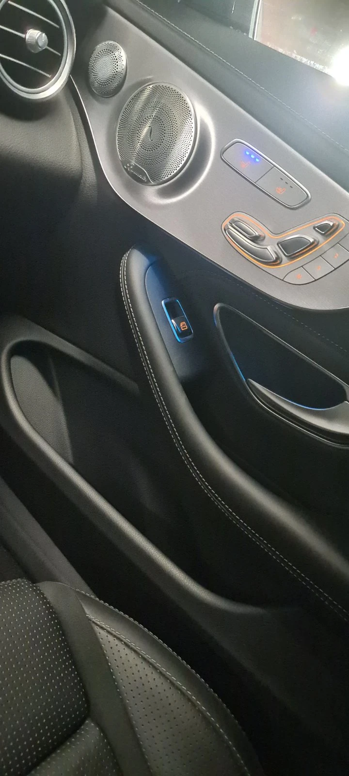 Mercedes-Benz C 63 AMG, снимка 12 - Автомобили и джипове - 52211699