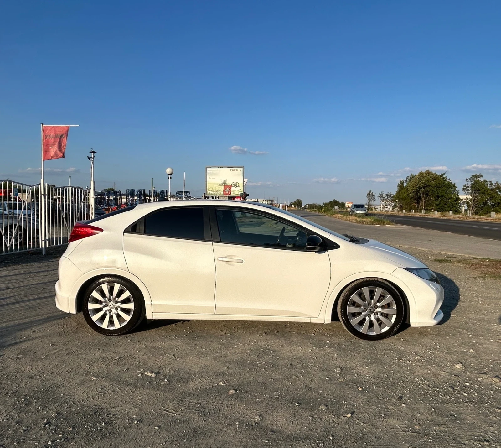 Honda Civic 1.6 - 120 к.с / EXECUTIVE / ЗАДНА КАМЕРА / НАВИ  - изображение 4