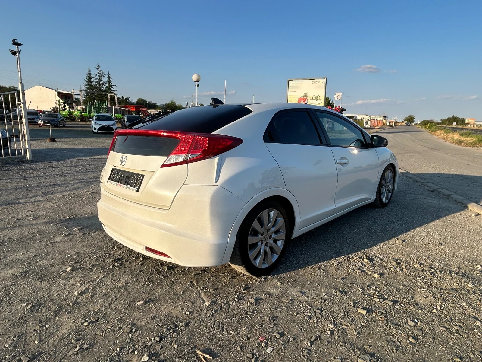 Honda Civic 1.6 - 120 к.с / EXECUTIVE / ЗАДНА КАМЕРА / НАВИ  - изображение 5