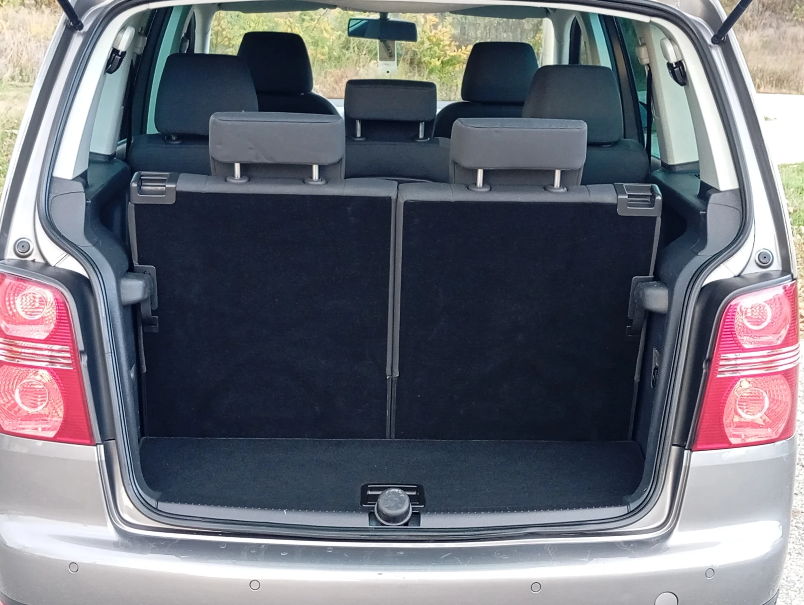 VW Touran 1.9-D-105кс-6+ 1м-NAVI-КЛИМАТРОНИК - изображение 8