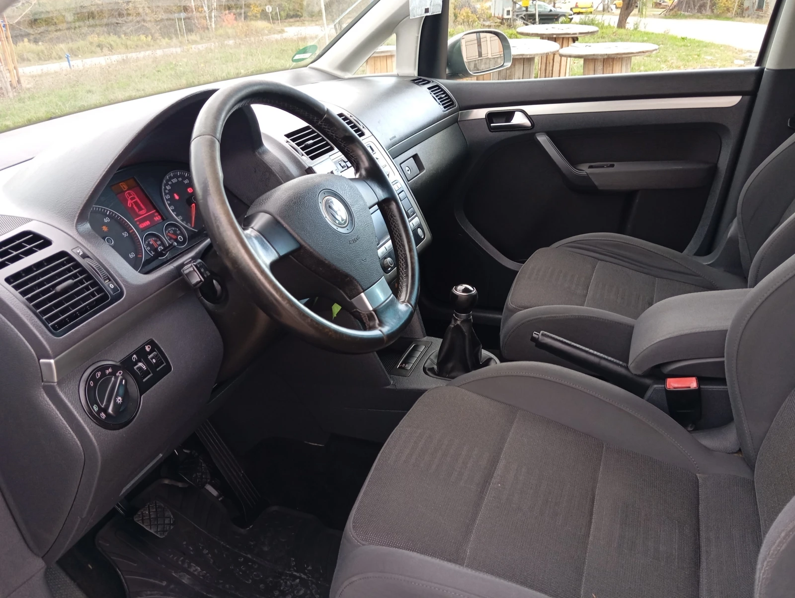 VW Touran 1.9-D-105кс-6+ 1м-NAVI-КЛИМАТРОНИК - изображение 9