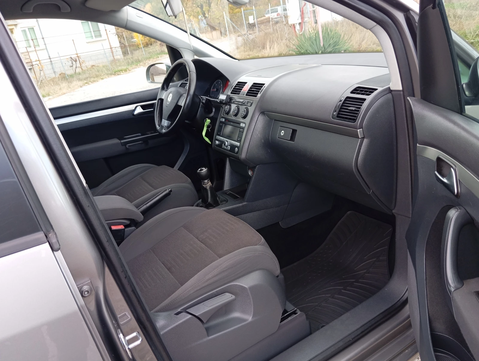 VW Touran 1.9-D-105-6+ 1-NAVI- | Mobile.bg   16