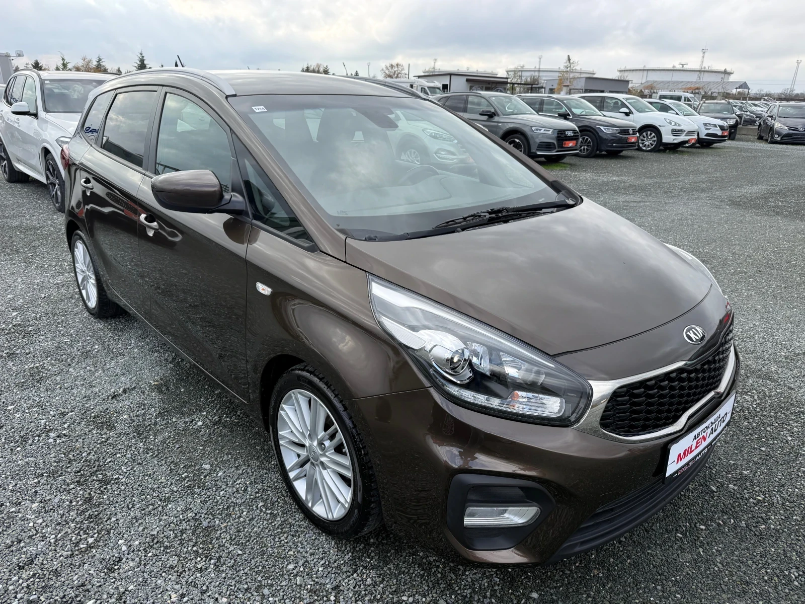 Kia Carens (KATO НОВА)^(7-МЕСТА) - изображение 3
