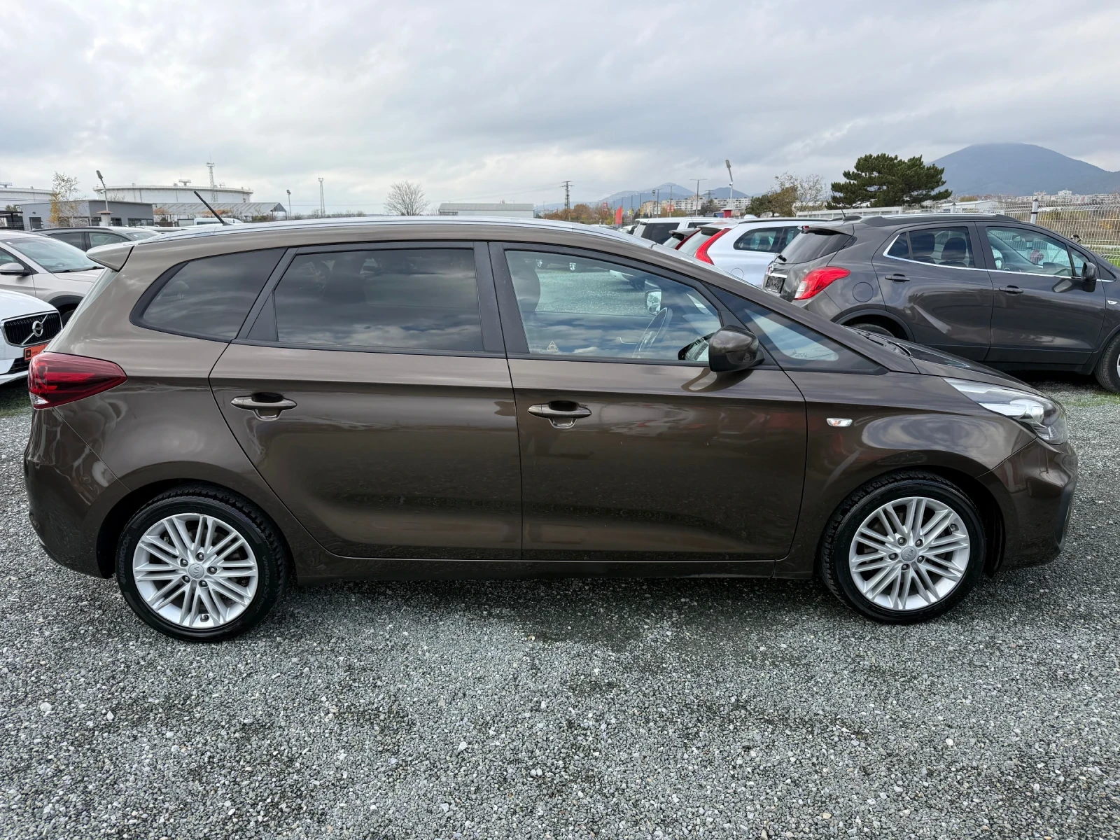 Kia Carens (KATO НОВА)^(7-МЕСТА) - изображение 4