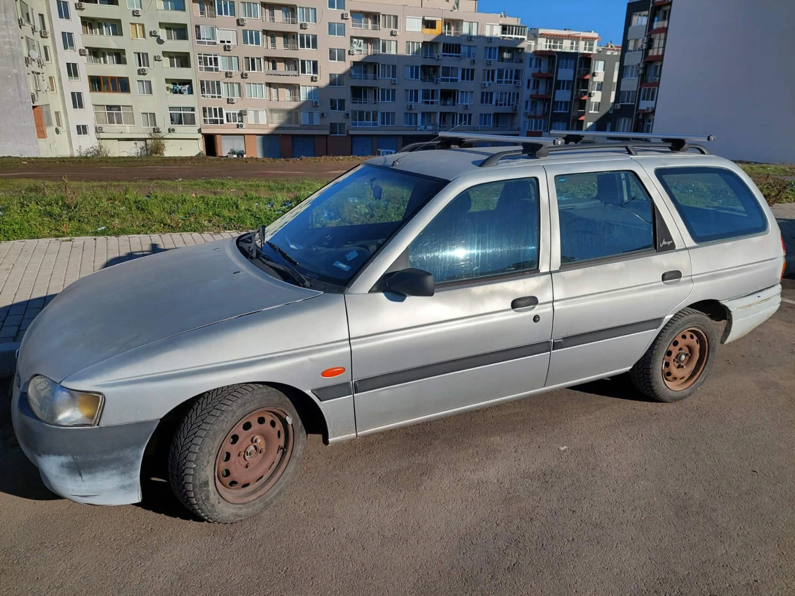 Ford Escort 1.6I - изображение 3