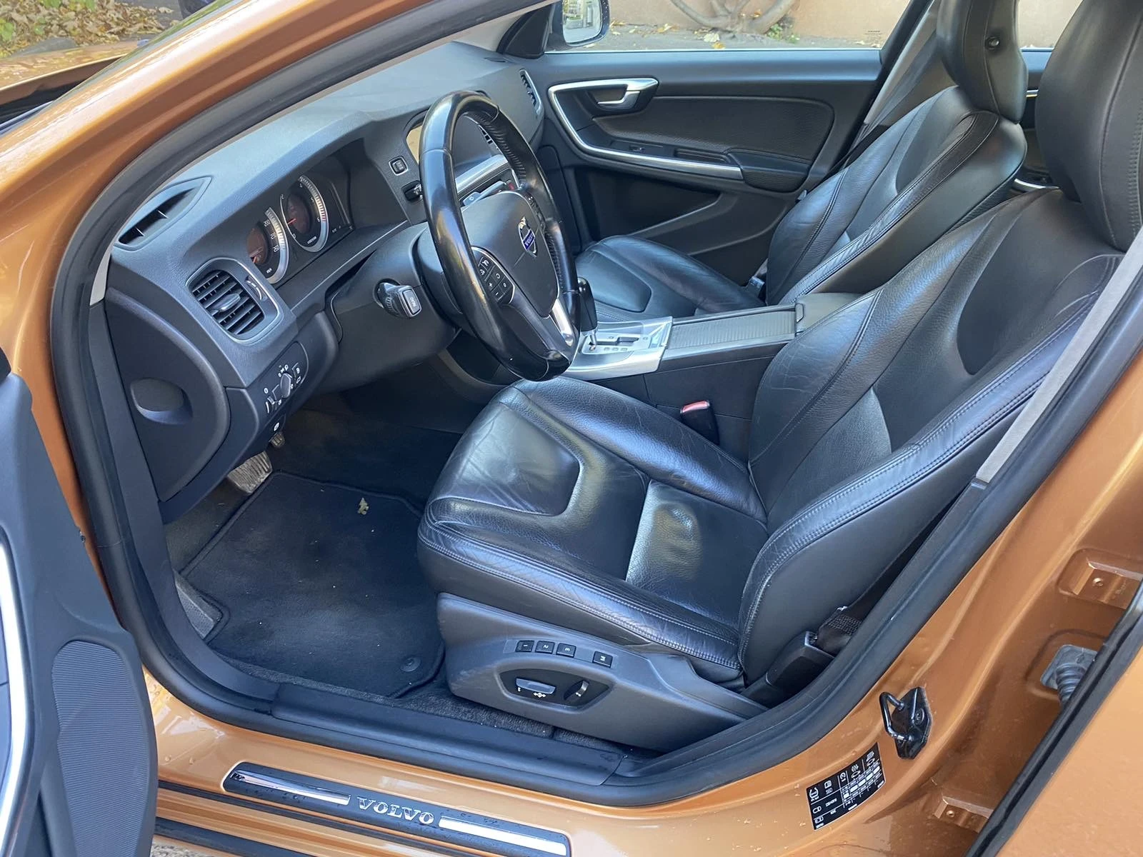 Volvo S60, снимка 8 - Автомобили и джипове - 54070855