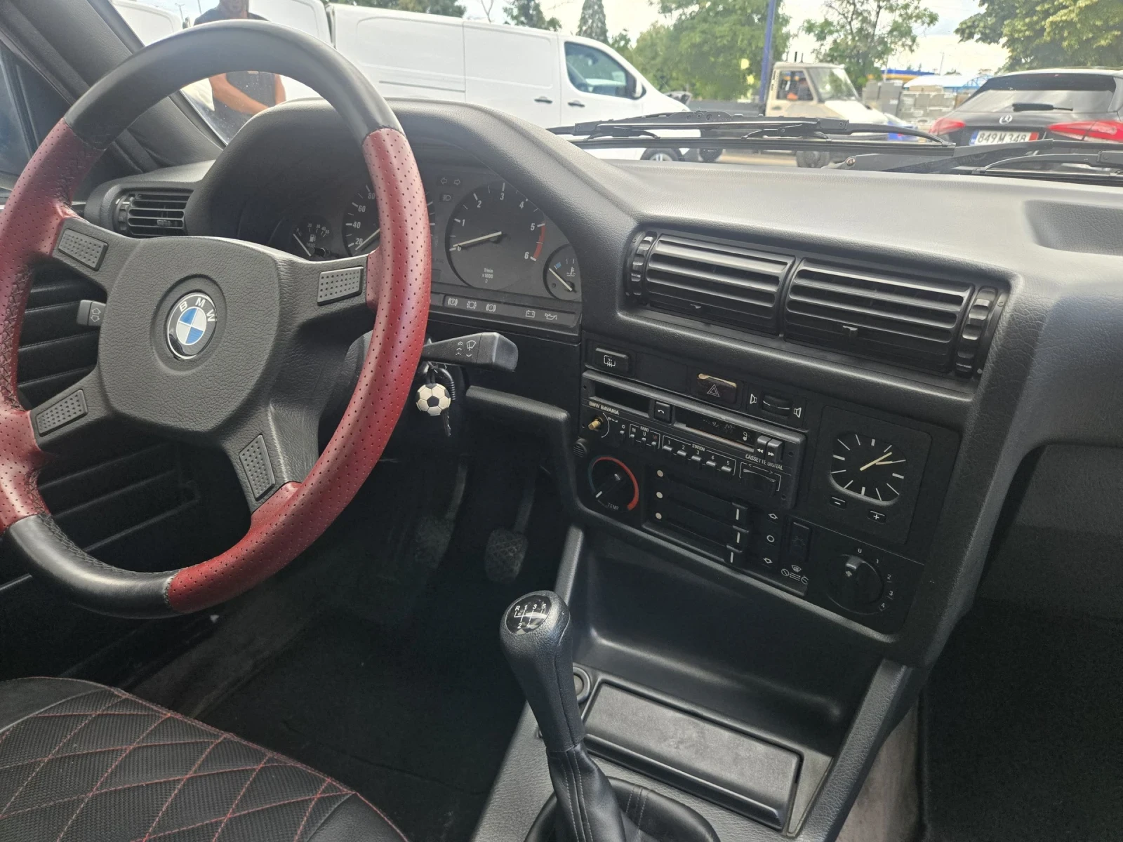 BMW 324, снимка 8 - Автомобили и джипове - 54978525