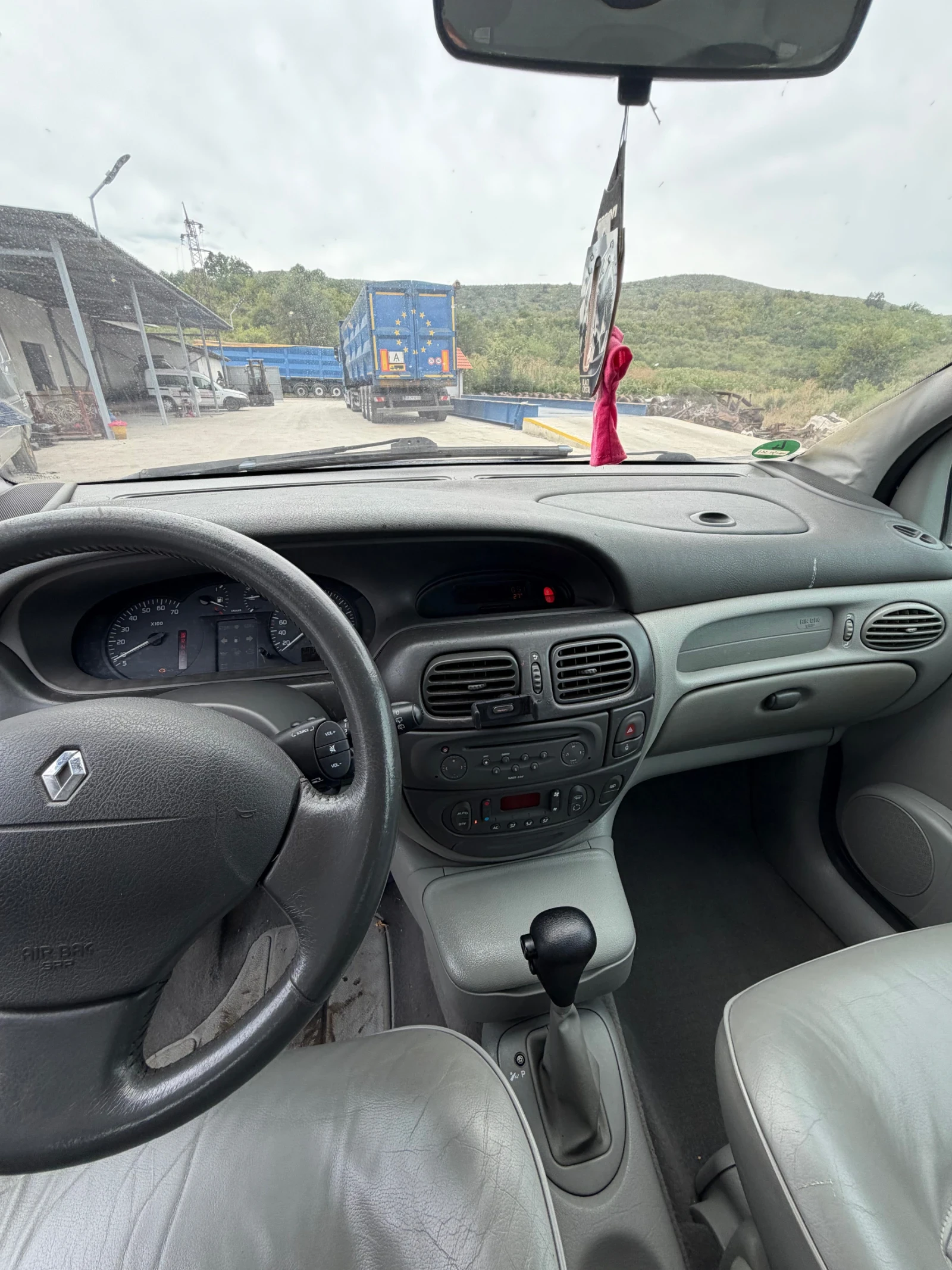 Renault Scenic АВТОМАТИК 1.6 бензин , снимка 8 - Автомобили и джипове - 55430785