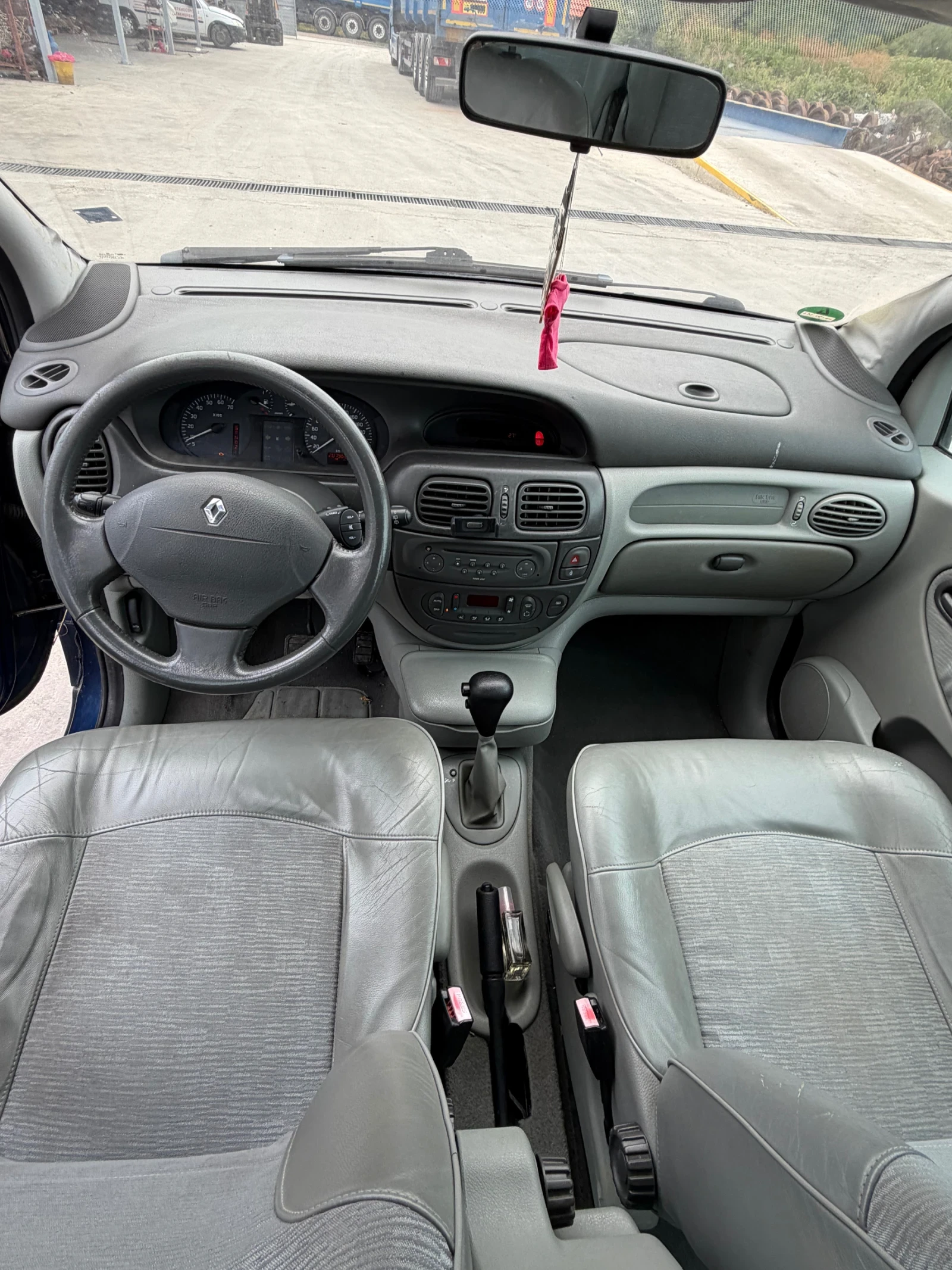 Renault Scenic АВТОМАТИК 1.6 бензин , снимка 7 - Автомобили и джипове - 55430785