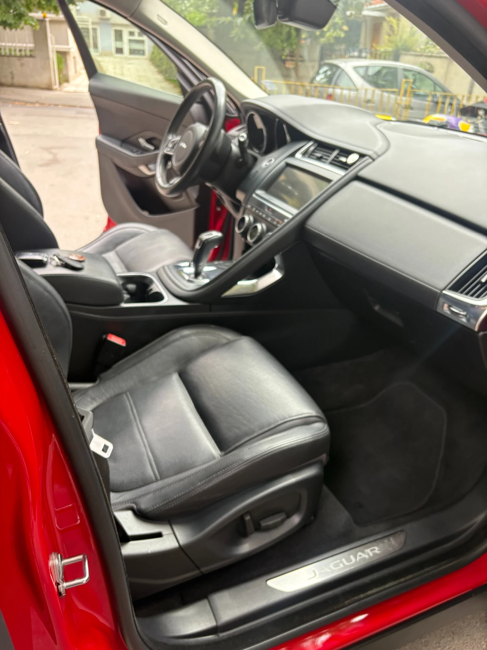 Jaguar E-pace, снимка 12 - Автомобили и джипове - 55938514