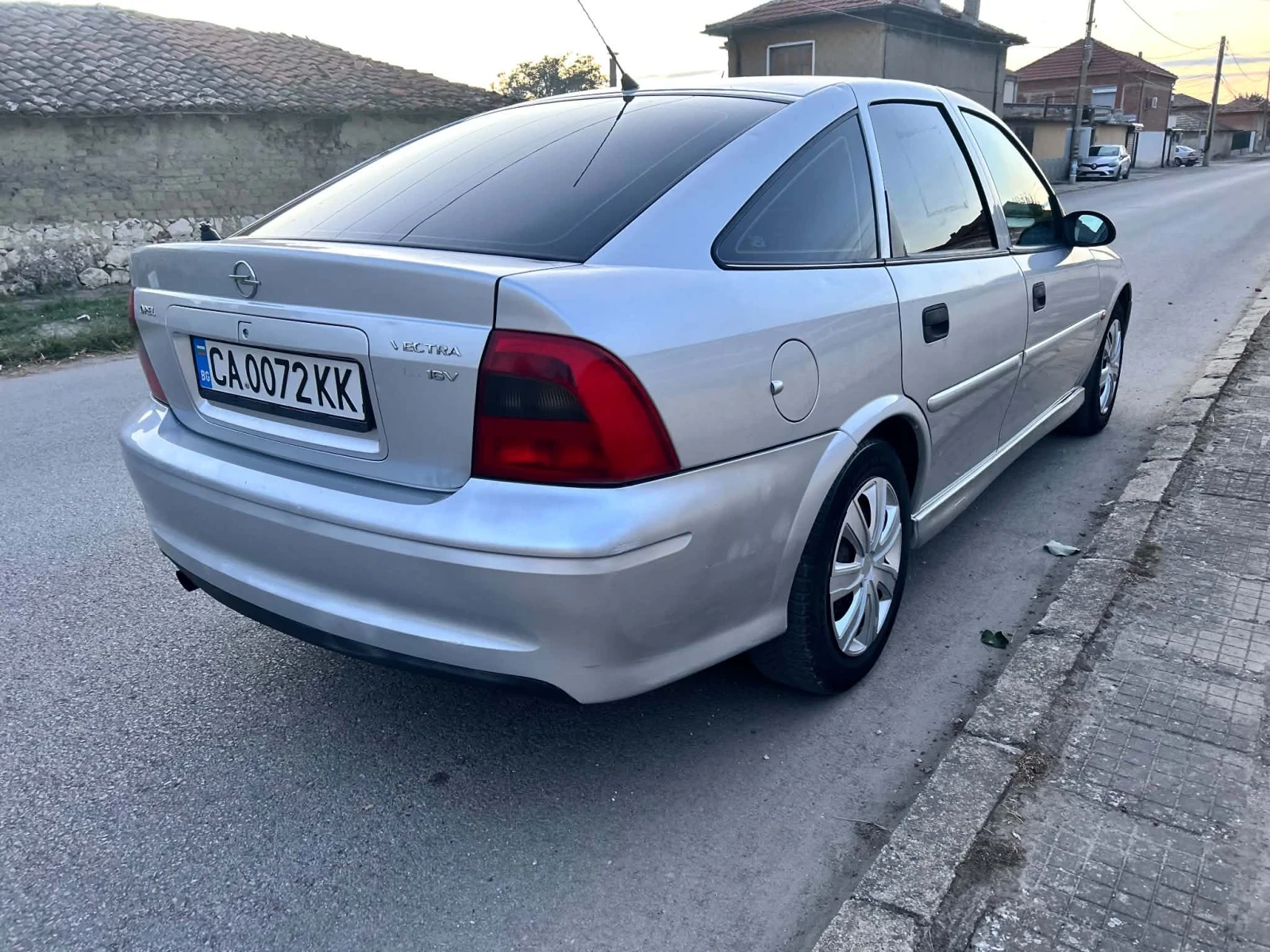 Opel Vectra 1.6 Бензин, снимка 8 - Автомобили и джипове - 56238533