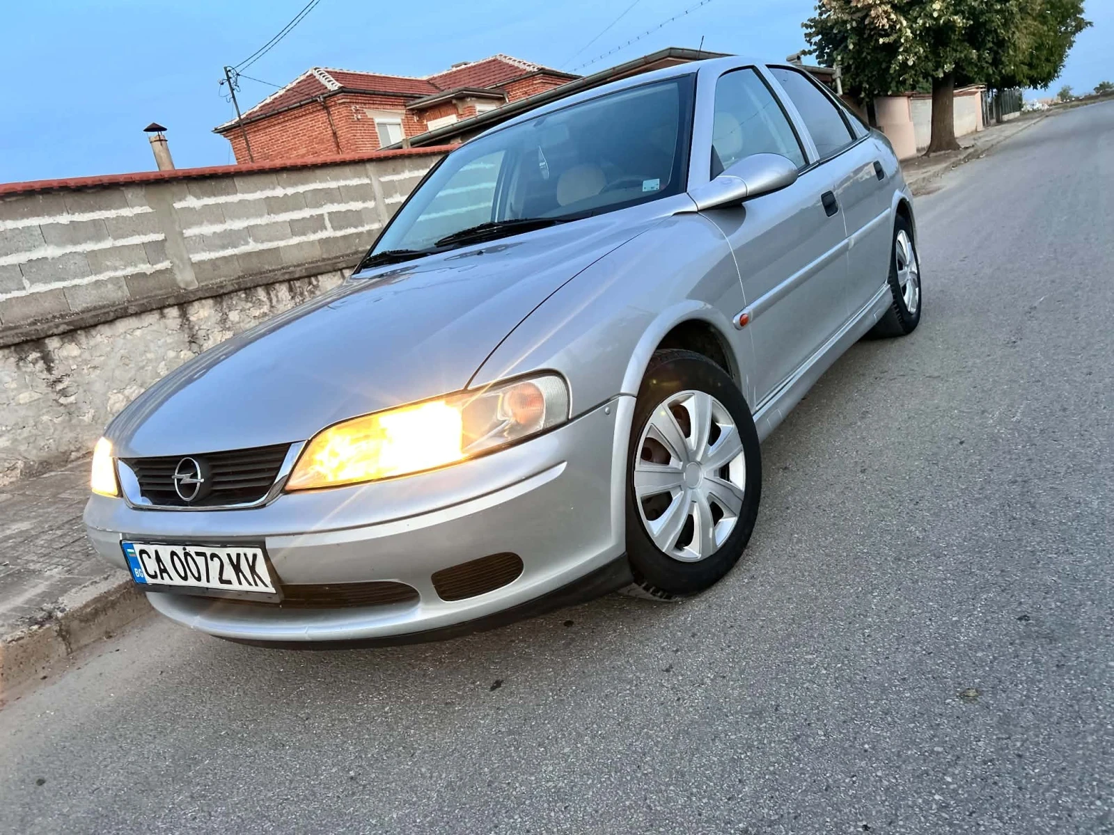 Opel Vectra 1.6 Бензин