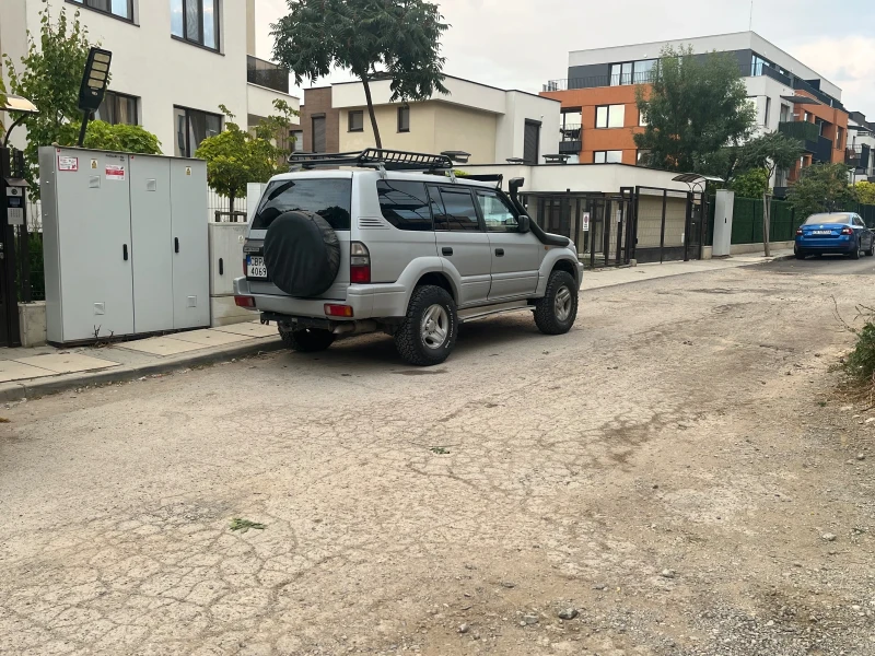 Toyota Land cruiser, снимка 2 - Автомобили и джипове - 51863630