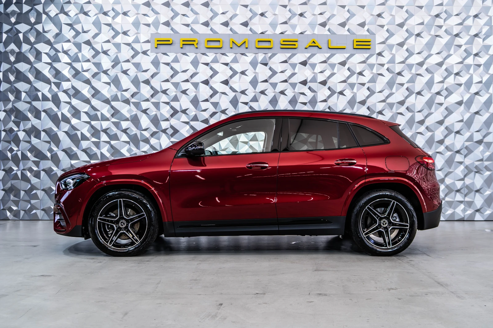 Mercedes-Benz GLA 220 4Matic* AMG-Line* LED* Leder* Night*  - изображение 3