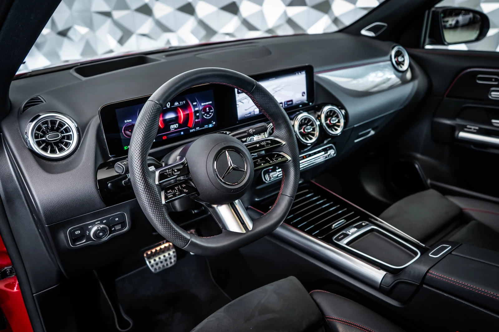 Mercedes-Benz GLA 220 4Matic* AMG-Line* LED* Leder* Night*  - изображение 8