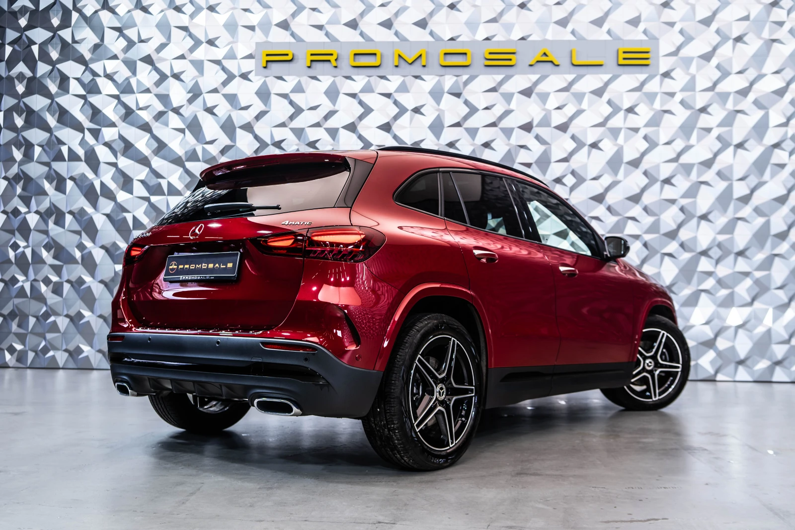 Mercedes-Benz GLA 220 4Matic* AMG-Line* LED* Leder* Night*  - изображение 4