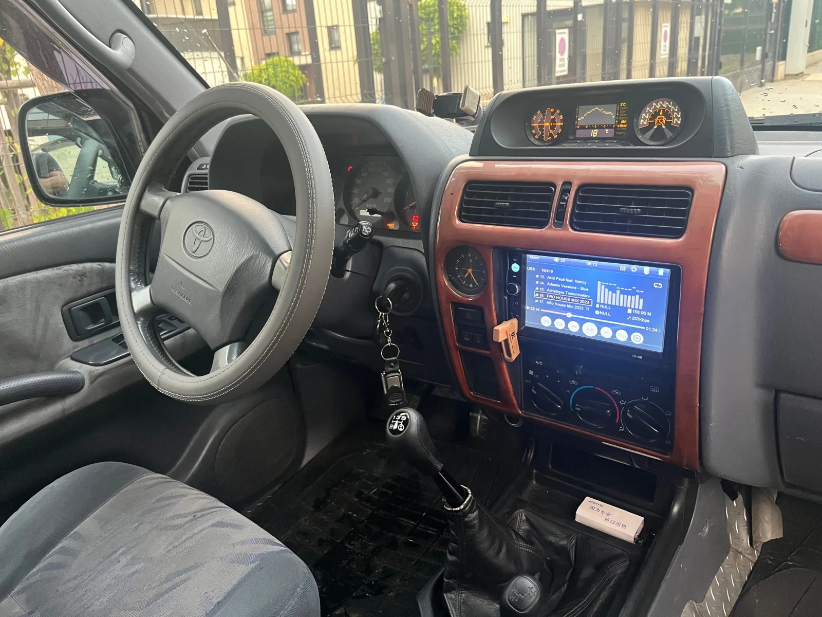 Toyota Land cruiser  - изображение 4