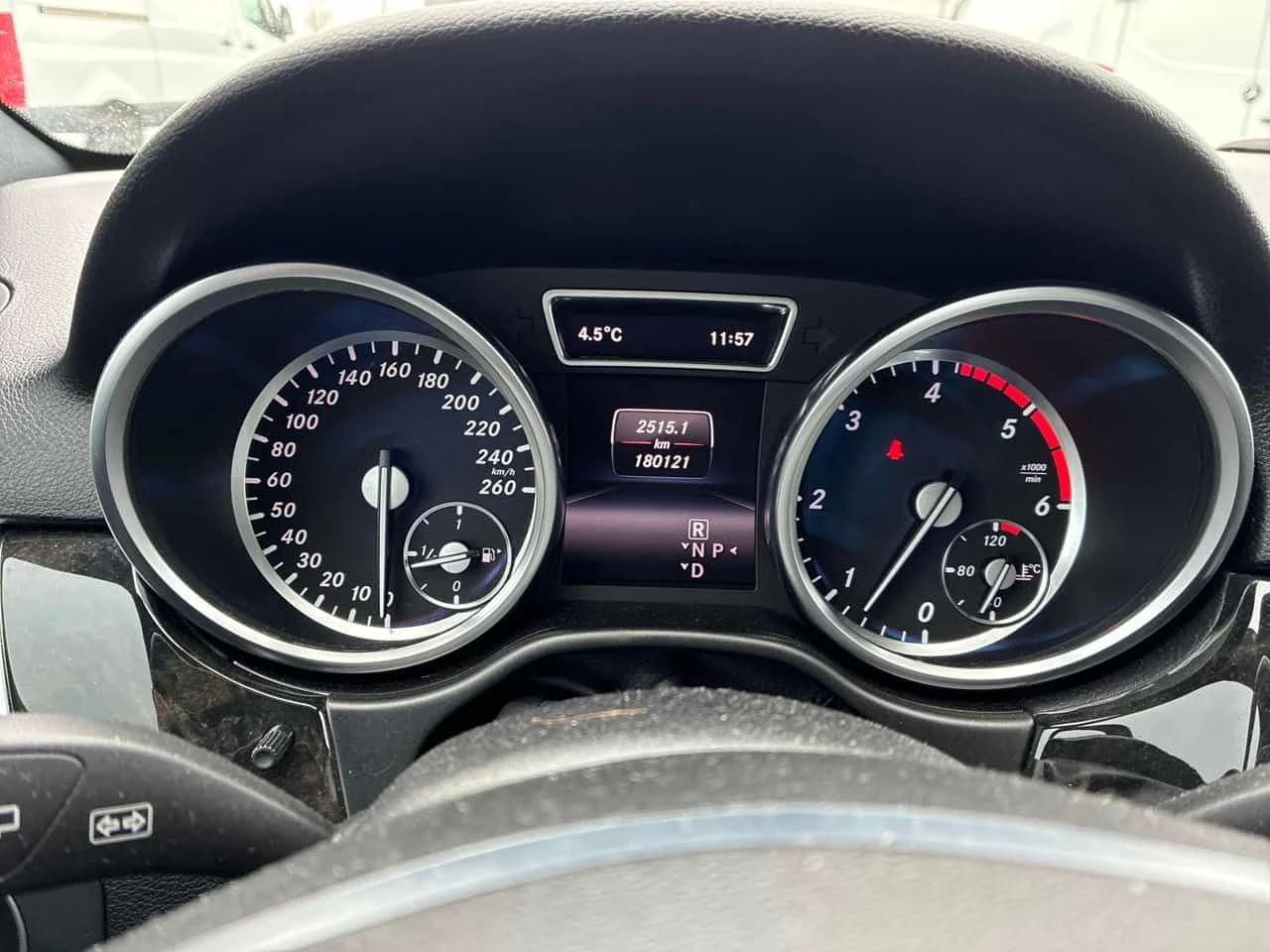 Mercedes-Benz ML 350 4MATIC * ВЪЗДУШНО ОКАЧВАНЕ* 360 КАМЕРА* ПАНОРАМА* , снимка 8 - Автомобили и джипове - 54071544