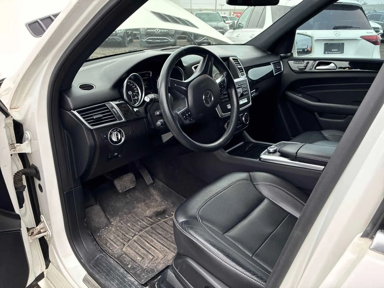 Mercedes-Benz ML 350 4MATIC * ВЪЗДУШНО ОКАЧВАНЕ* 360 КАМЕРА* ПАНОРАМА* , снимка 7 - Автомобили и джипове - 54071544