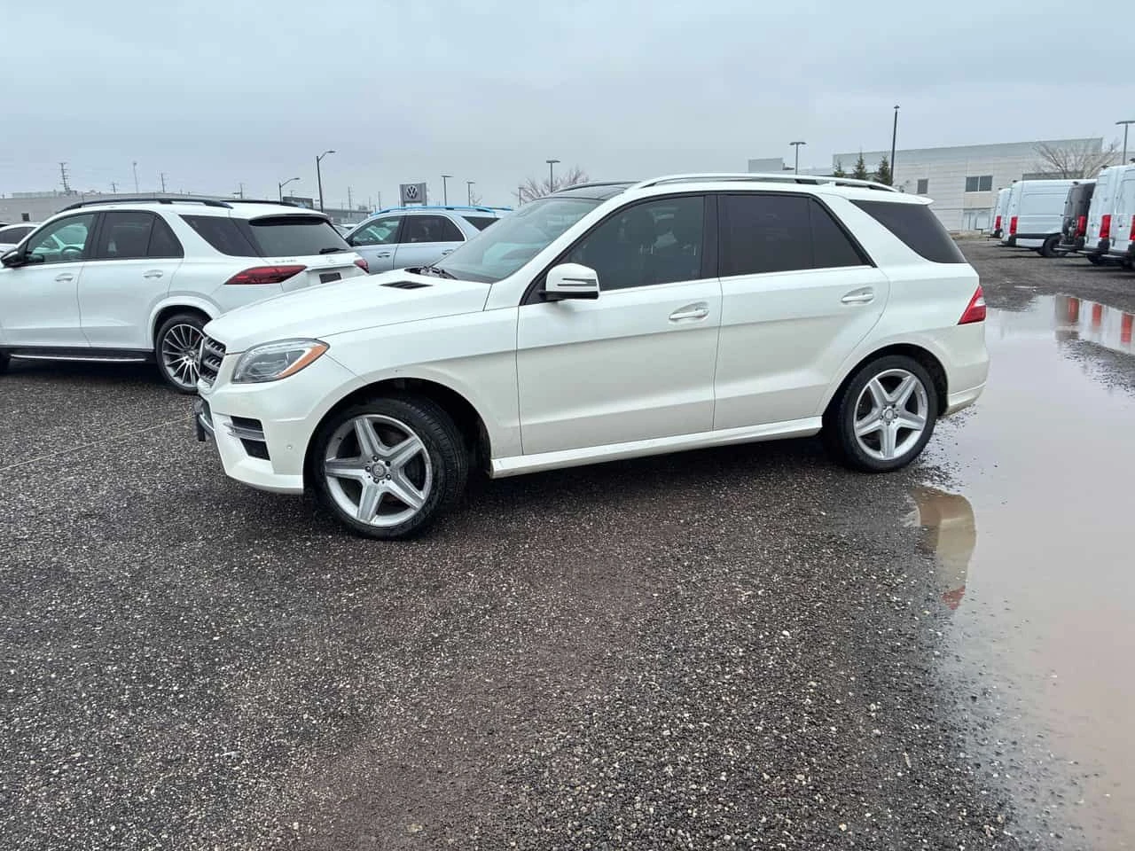 Mercedes-Benz ML 350 4MATIC * ВЪЗДУШНО ОКАЧВАНЕ* 360 КАМЕРА* ПАНОРАМА* , снимка 3 - Автомобили и джипове - 54071544