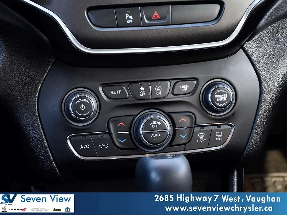 Jeep Cherokee * Trailhawk 4x4 NAVI/BLIND SPOT DETECTION * CARFAX, снимка 12 - Автомобили и джипове - 54947899
