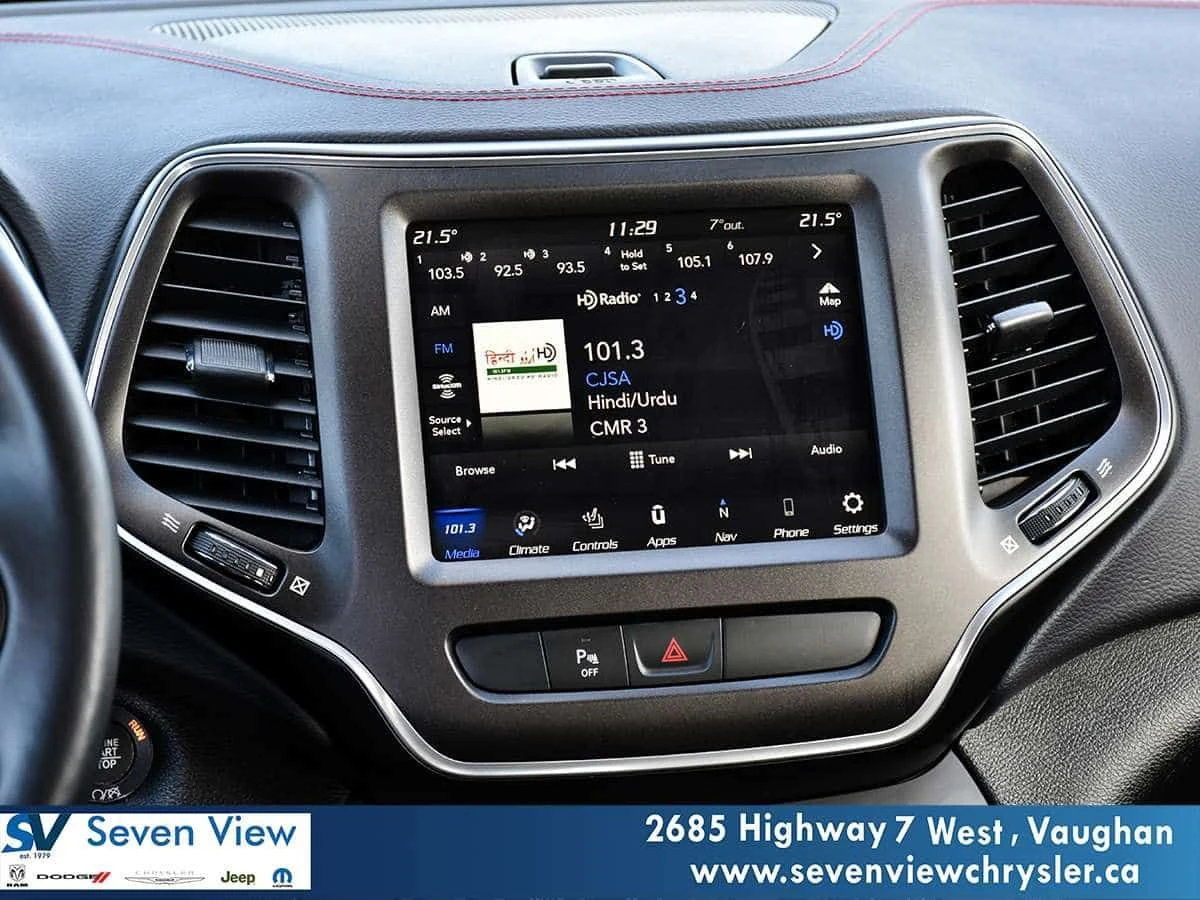 Jeep Cherokee * Trailhawk 4x4 NAVI/BLIND SPOT DETECTION * CARFAX, снимка 11 - Автомобили и джипове - 54947899