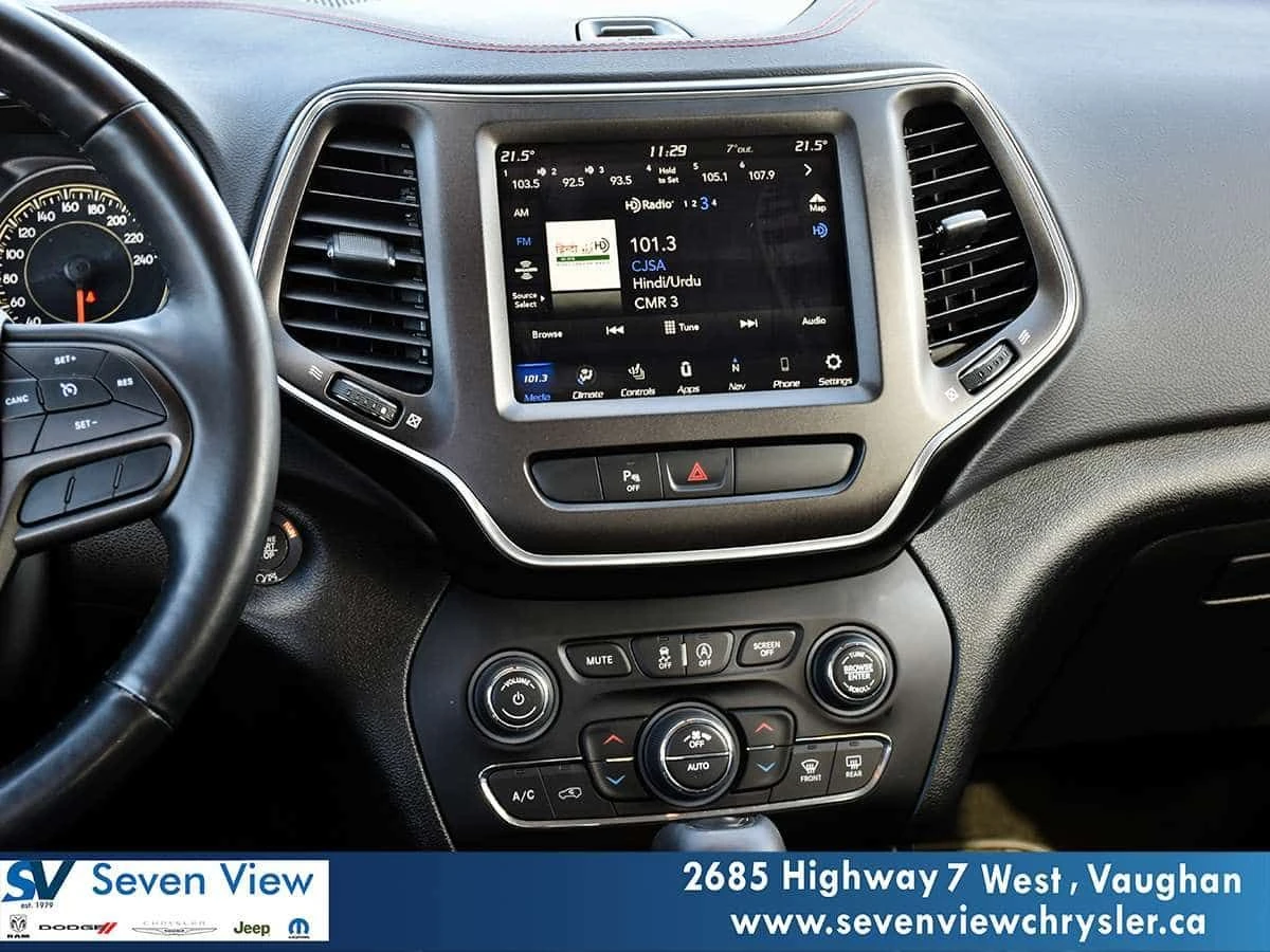 Jeep Cherokee * Trailhawk 4x4 NAVI/BLIND SPOT DETECTION * CARFAX, снимка 10 - Автомобили и джипове - 54947899