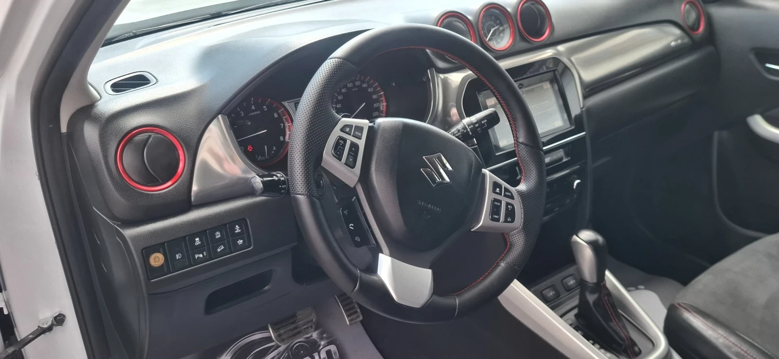 Suzuki Vitara 1.4 Turbo  140kc Automat 4x4 Full, снимка 13 - Автомобили и джипове - 55448118