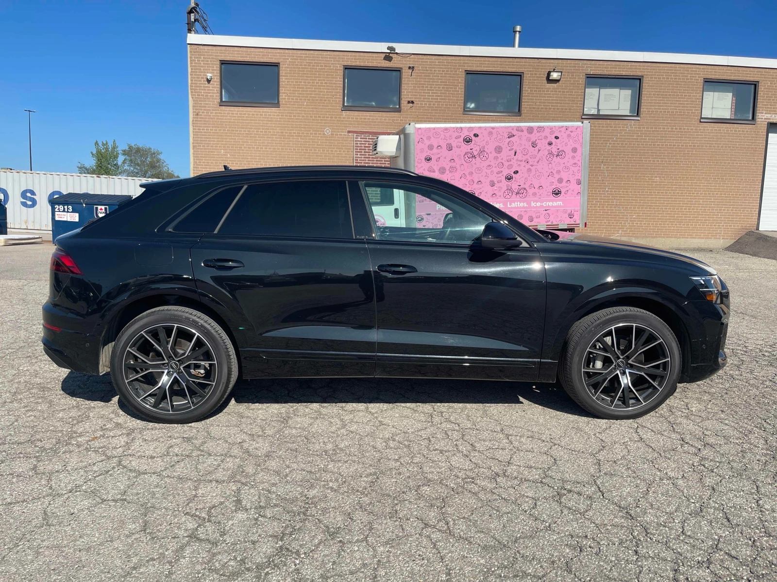 Audi Q8  PROGRESSIV / 360 / ОБДУХВАНЕ / ДИСТРОНИК / MATRIX, снимка 3 - Автомобили и джипове - 56070336
